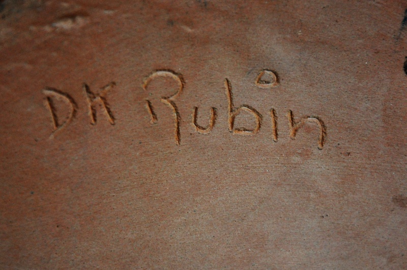 Pied de lampe céramique forme borne décor géométrique en relief - signé DK Rubin à identifier Dsc_0064