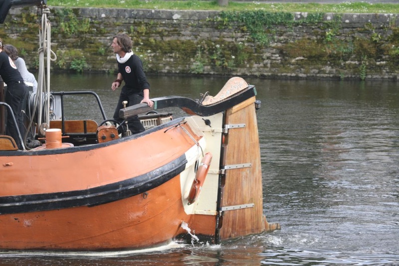 Bateaux...tout simplement - Page 19 Chatea10