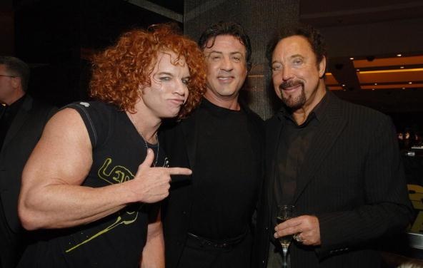 STALLONE et les stars. - Page 7 Johns_10