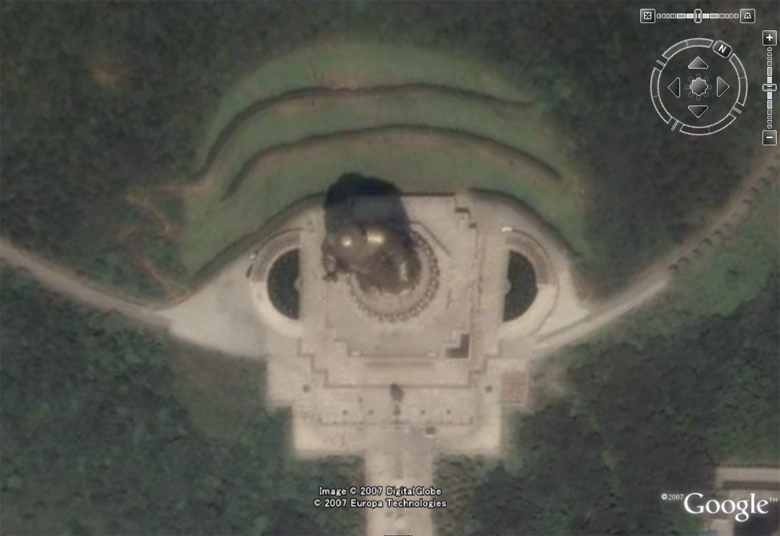Les statues de Bouddha découvertes dans Google Earth - Page 2 Bouddh10