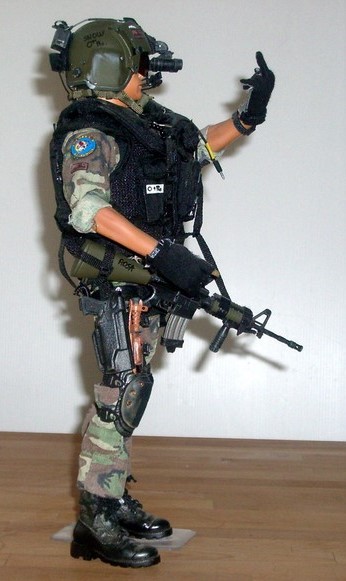 16O SOAR Crewmember/Irak/par Hot Toys. 70969110