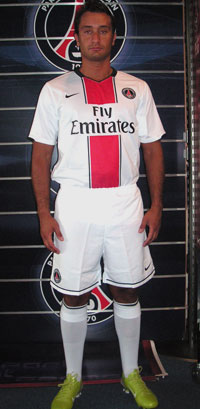 Nouveaux maillots PSG Cp_46811