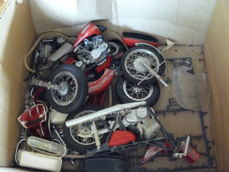 Restauration d'une Kawasaki et d'une Harley Davidson. P1000311