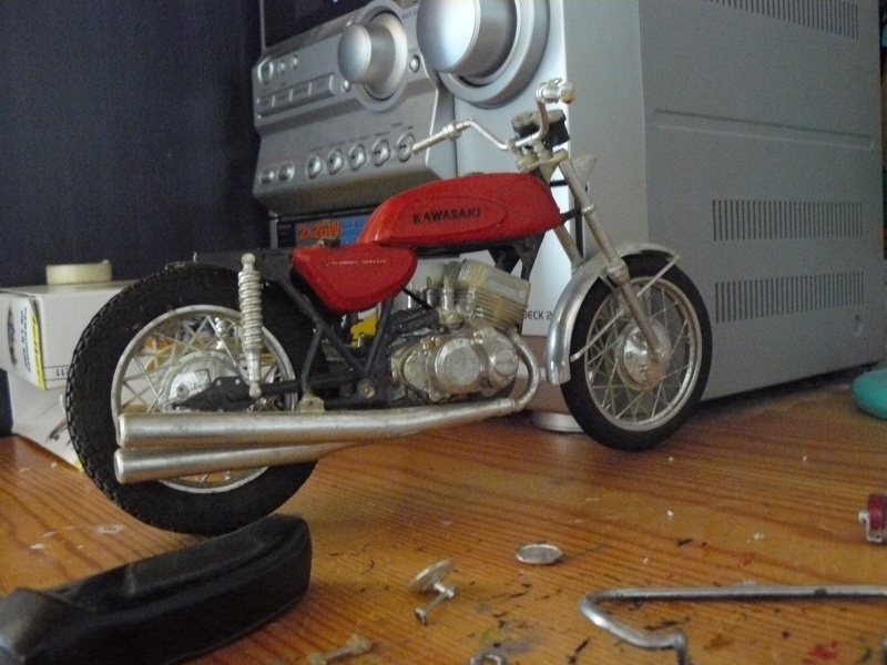 Restauration d'une Kawasaki et d'une Harley Davidson. P1000314