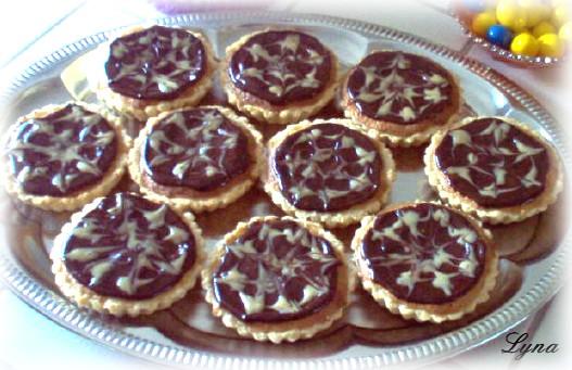 Tartelettes à la pâte d'amande, chocolat et caramel Tartel10