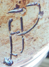 vase avec signature bretonne grès émaillé bordeau monogramme +triskell à identifier Image_72