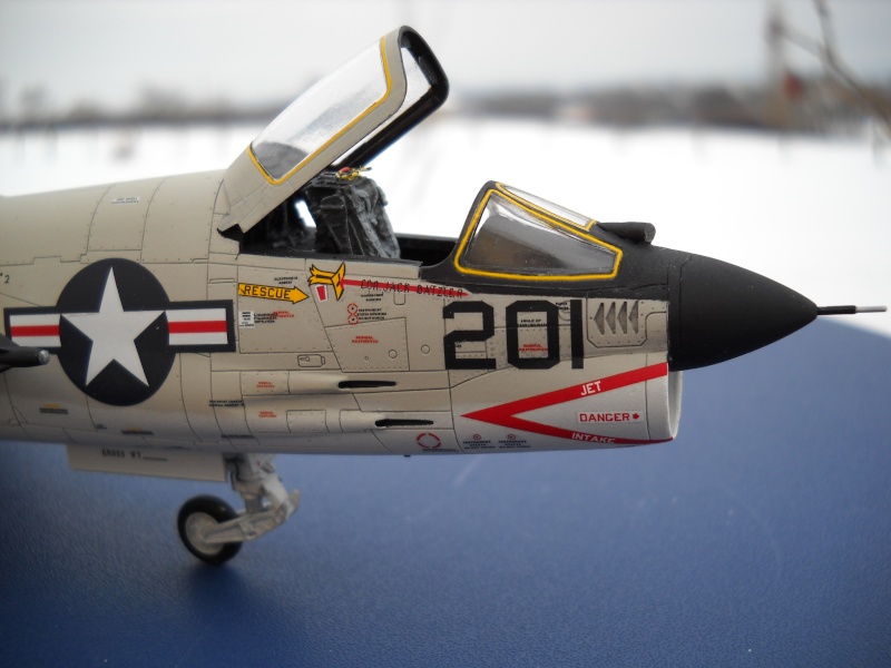 F-8J Crusader, Academy au 1/72 ... Dscn0221
