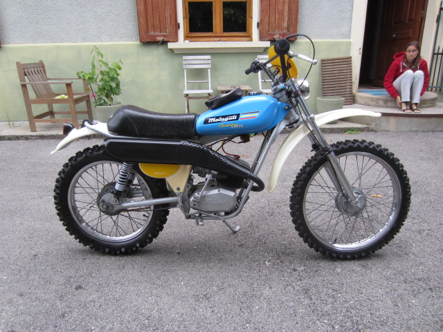 Et hop, un Testi trail king à la barraque, oui mais....... Malag_10