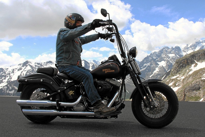 La moto de madame, Harley modifiée - Page 2 1600_f13