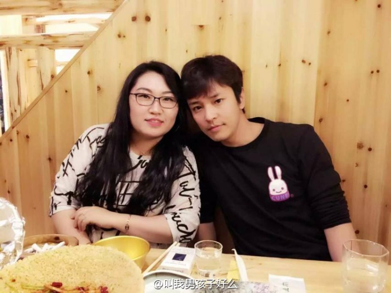 Kim Jeong Hoon en el restaurante 오두막 en China  10406610