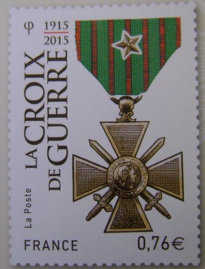 Timbre poste commémoratif de la Croix de Guerre. Dsc00014