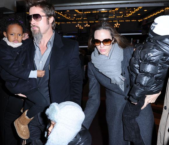 Angelina Jolie y Brad Pitt comienzan el año ejerciendo de padres modelo Brad-p10