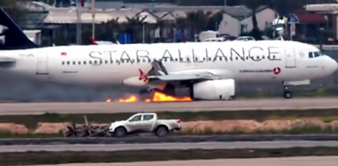 Feu moteur suivi par une sortie de piste d'un avion de Turkish Airlines Thyeme10