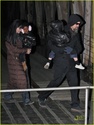 Brad,Shiloh e Z.Z visitam Angie no set em NY 29.12.09 Brad-p24