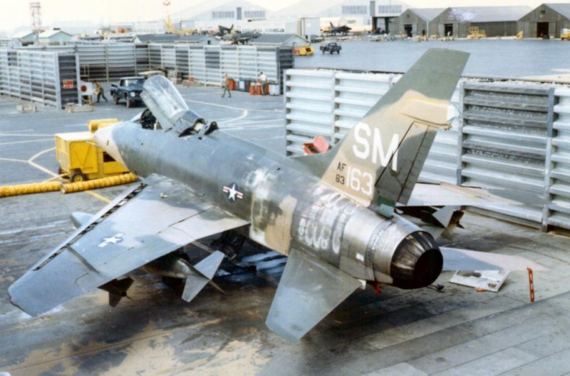 1/48 F 100 SUPER SABRE Monogram FINI F-100d10