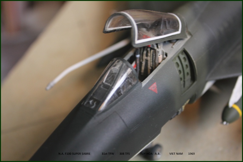 1/48 F 100 SUPER SABRE Monogram FINI - Page 3 F100fi12