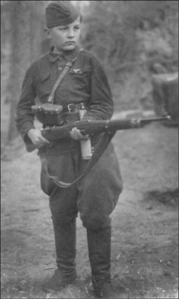 Enfants soldats de la WWII Child-23