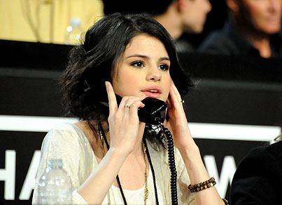 Selena Gomez Hope for Haiti (foto e video) Msg-1213