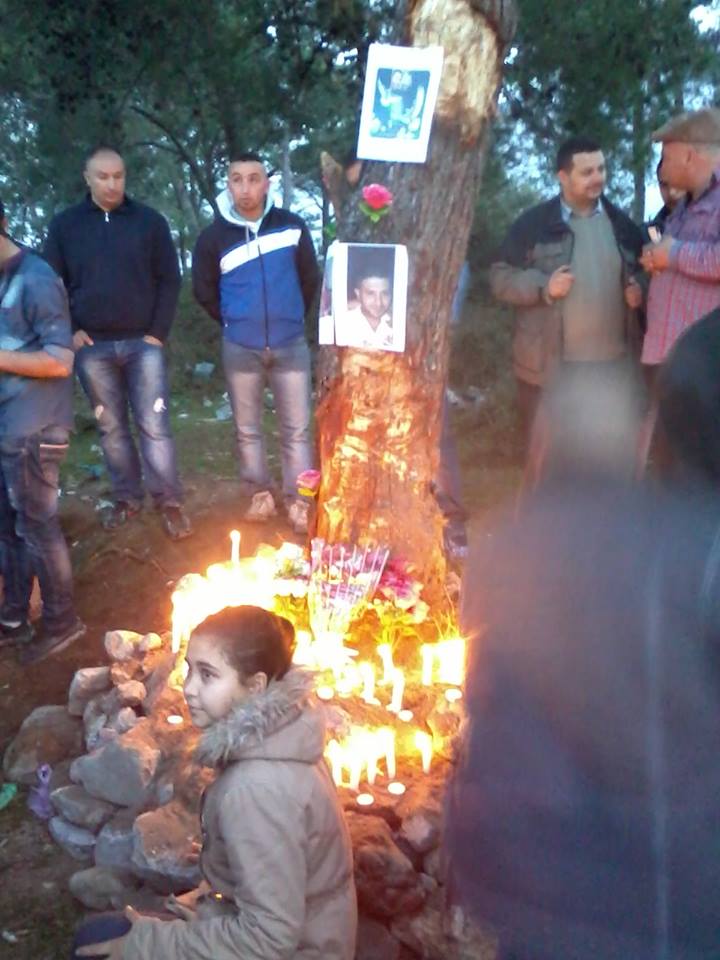 Recueillement  à la mémoire de Samir Meziane et Allaoua Belkasmi au niveau du lieu de l' accident fatal_le jeudi 19 mars 2015 . 150