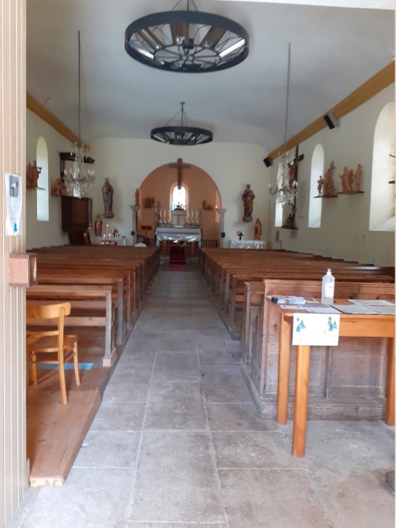 L'intérieur d'une église ...  20230812
