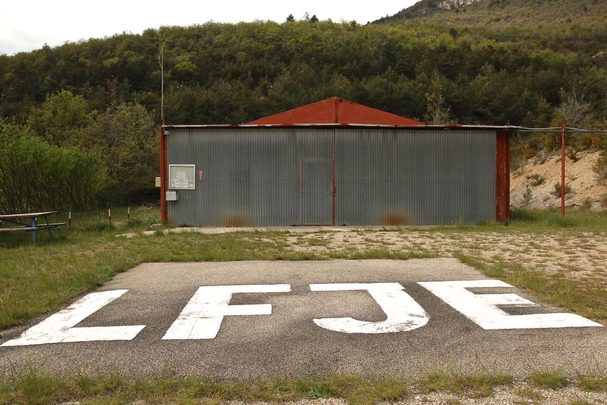 Aérodrome de La Motte-Chalançon  LFJE Img_6615