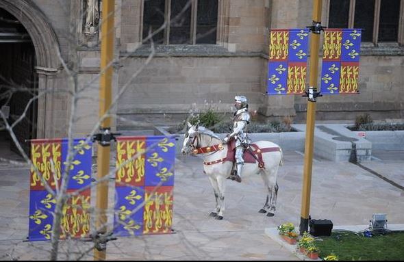 Re-interment of King Richard III - Page 5 Horse10