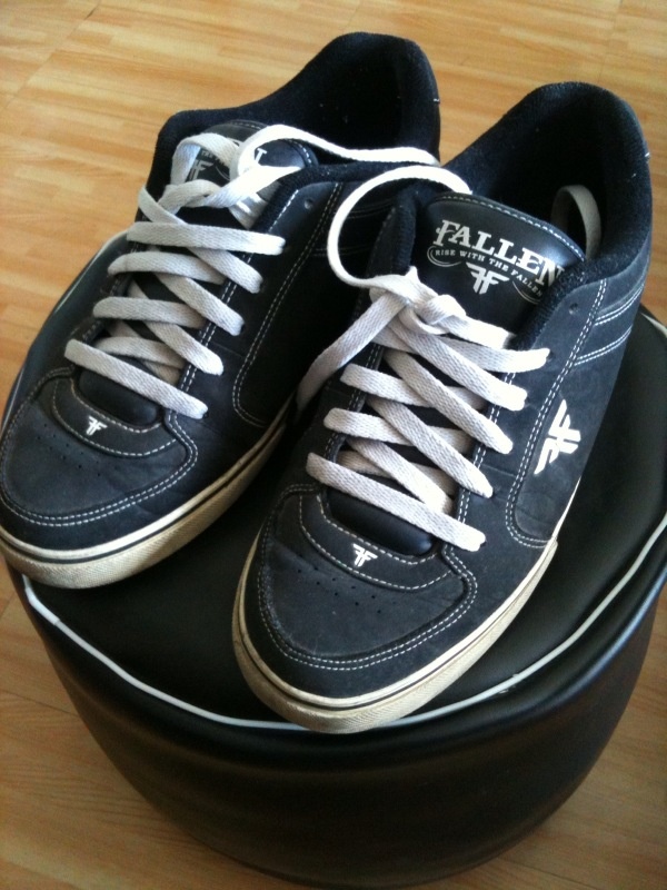 FS: 2nd hand shoes + 1 additional Fallen10