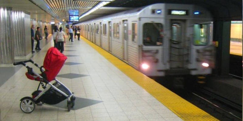 Son bébé happé par un train pendant qu'elle achète un ticket Captur14