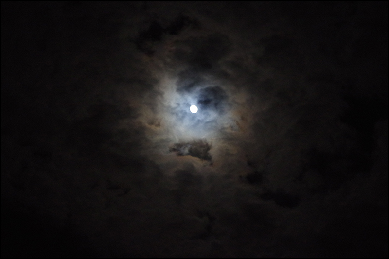 [Photo] Lune nuageuse Lune10