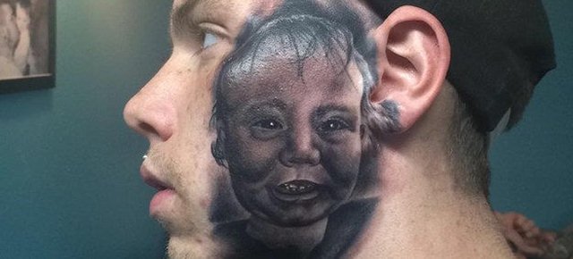 Si fa tatuare il volto del figlio in faccia 9bdc3010