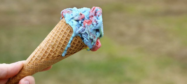 Il gelato che cambia colore sciogliendosi E1169610