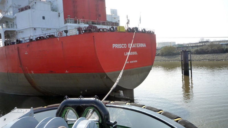 Einsatzfahrt mit einem Schlepper im Hamburger Hafen 05510