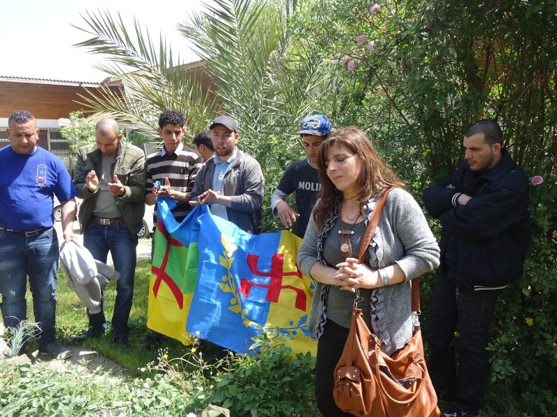 La vice présidente de congrée mondial Amazigh Kamira Nait Sid rend hommage à Saidi Akli Dsc03917