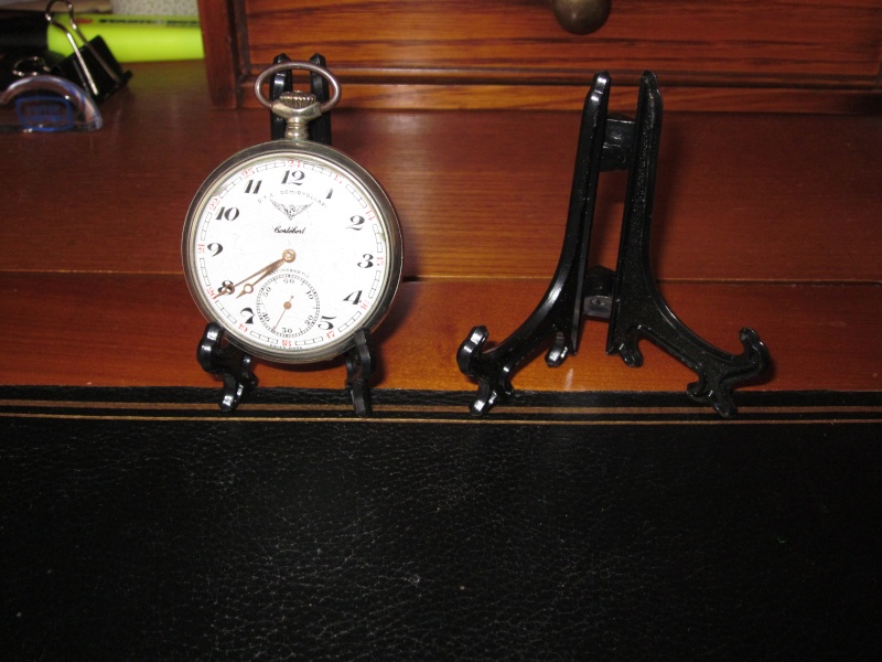 Exposer une montre de gousset : solution chinoise Porte_11