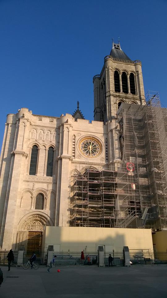 La restauration de la façade principale de la basilique - Page 3 11130110