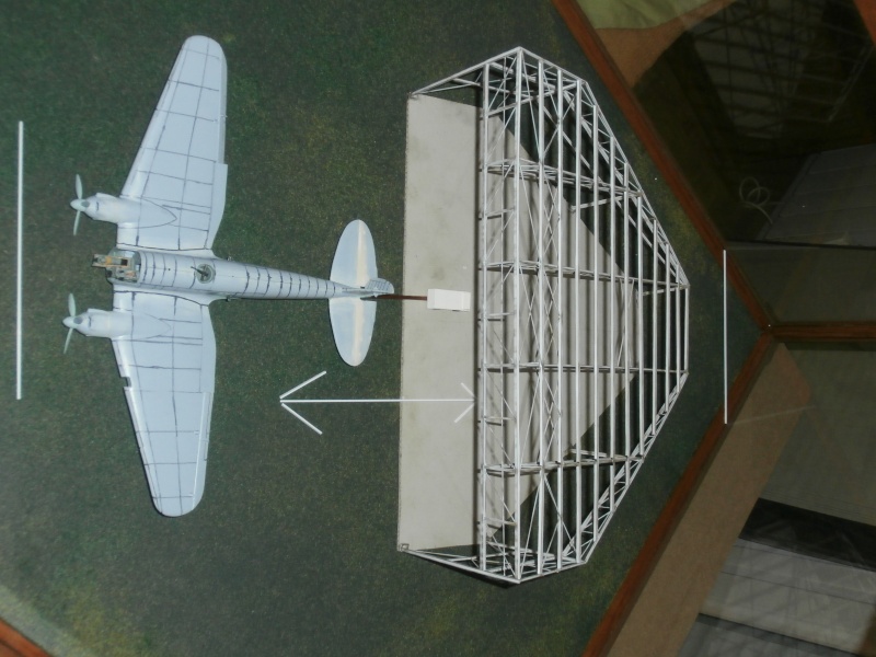 Entrée sortie d'un HE111 dans son hangar /animation du diorama au 1/72ème 3h_00910
