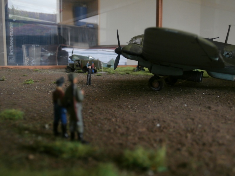 Diorama Heinkel 111 H20 dans son hangar sur l'aérodrome de Vannes Meucon 1940/45- 1/72 Dio_fi17
