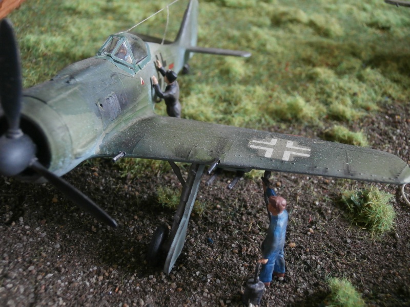 Diorama Heinkel 111 H20 dans son hangar sur l'aérodrome de Vannes Meucon 1940/45- 1/72 Dio_fi22