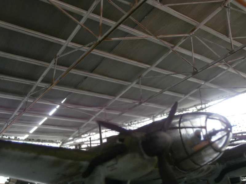 Diorama Heinkel 111 H20 dans son hangar sur l'aérodrome de Vannes Meucon 1940/45- 1/72 Dio_fi46