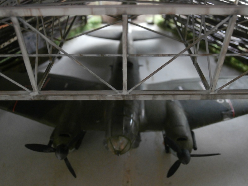 Diorama Heinkel 111 H20 dans son hangar sur l'aérodrome de Vannes Meucon 1940/45- 1/72 Dio_fi49