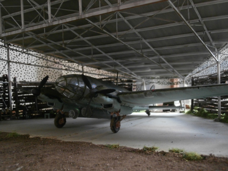 Diorama Heinkel 111 H20 dans son hangar sur l'aérodrome de Vannes Meucon 1940/45- 1/72 Dio_fi50