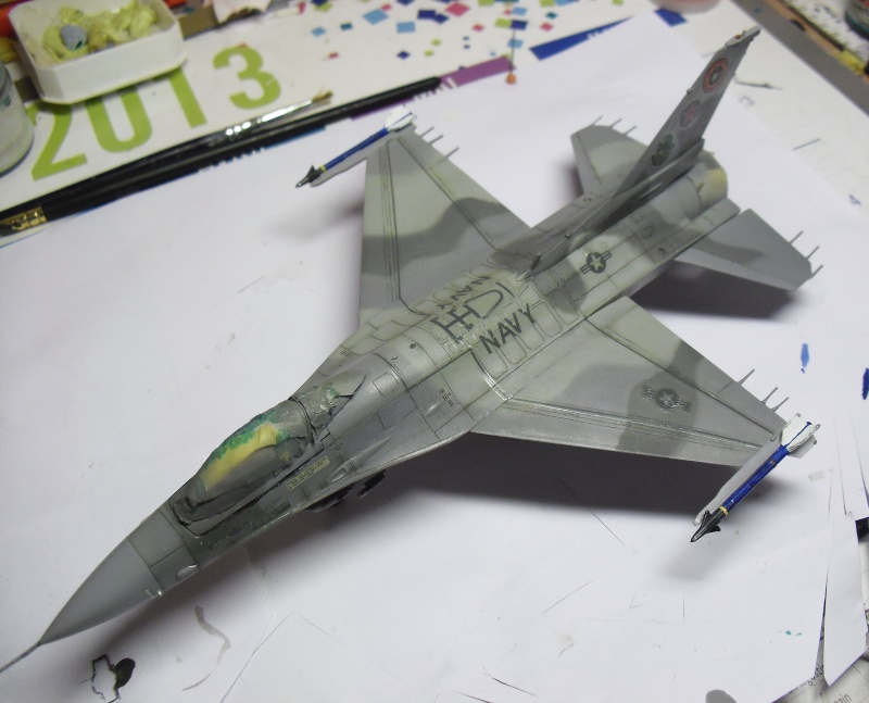 [Hasegawa] F-16N Block 30 "Top Gun" -1/72-  Cimg1523