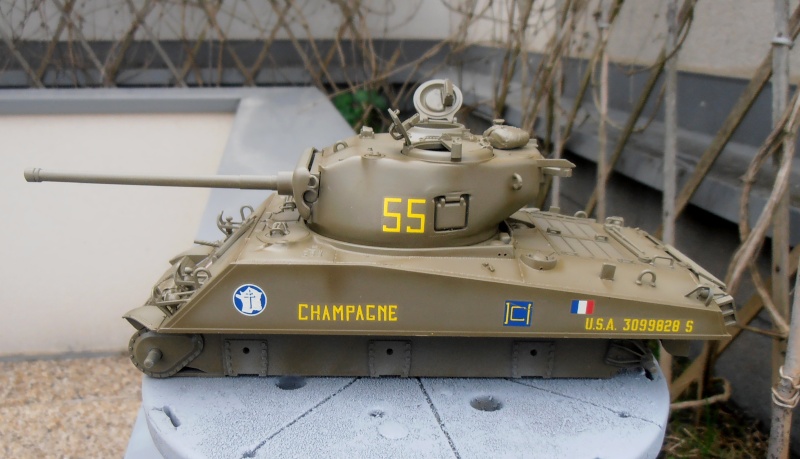 Sherman M4A3 76 mm " 2éme DB " ( boite a rabiot 1/35éme ) P3290612