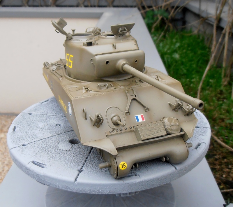 Sherman M4A3 76 mm " 2éme DB " ( boite a rabiot 1/35éme ) P3290613