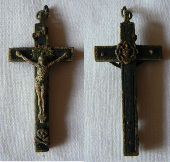 Crucifix à tête de mort XIX Croix110