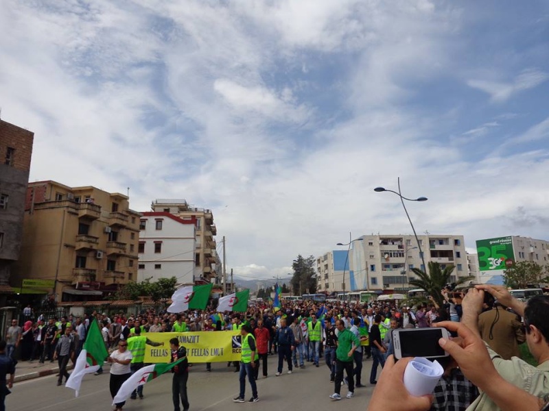 20 AVRIL 2015: Des milliers de personnes marchent à Béjaïa à l'appel du RCD  - Page 2 241