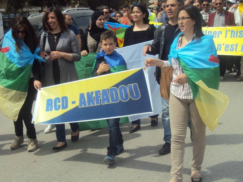 20 AVRIL 2015: Des milliers de personnes marchent à Béjaïa à l'appel du RCD  - Page 3 251