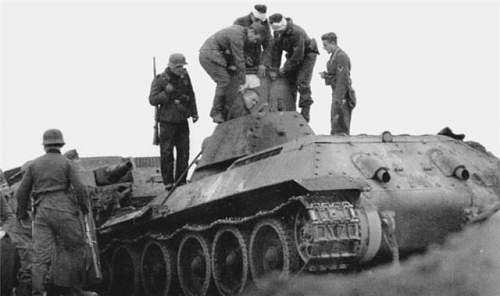 Front Est Kalinin T-34 VS Stug III 1/72 Tank_r10