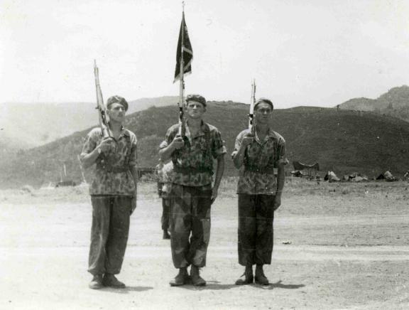 le 2ème bataillon du 1er régiment de chasseurs parachutistes saute sur la cuvette de Diên Biên Phu.  Ii_1_r10