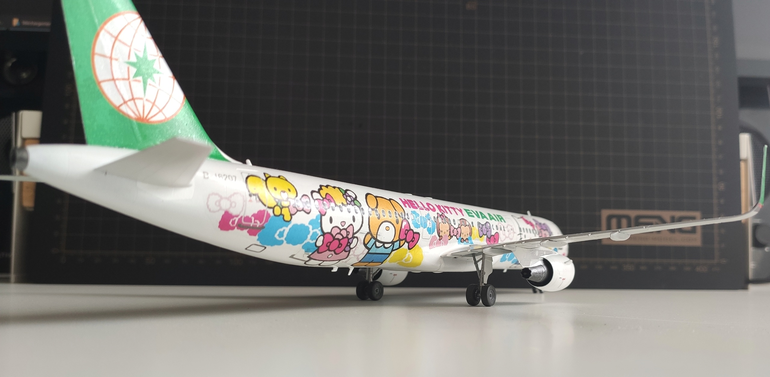 [Zvezda] Airbus A321 Eva Air "Hello Kitty" 1/144 1010